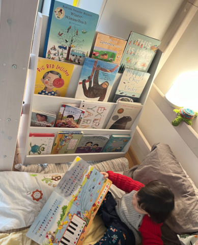 Montessori Bücherregal für Kinder