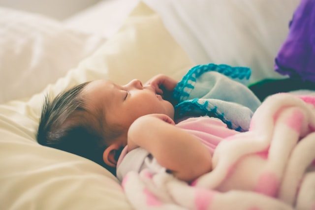 Teaching baby to sleep on their own
