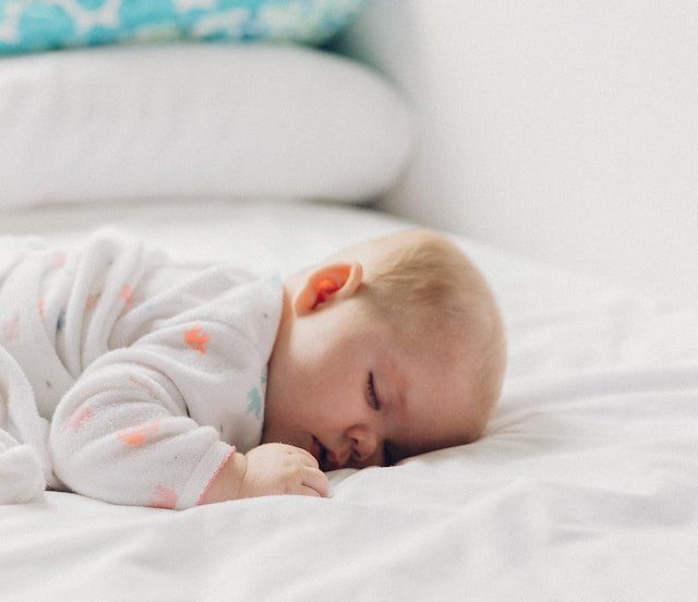 montessori bett kind baby