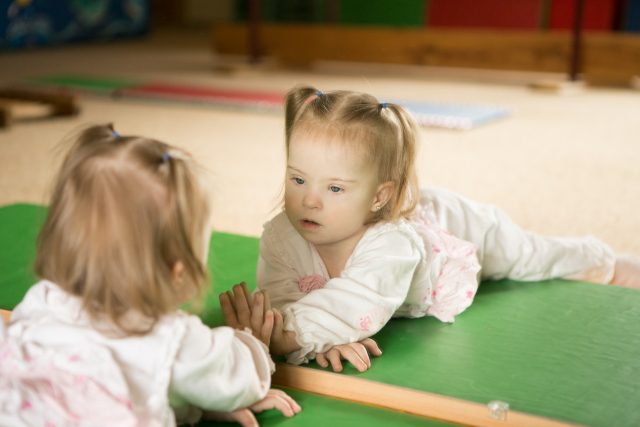 Bauchzeit mit Montessori-Spiegel