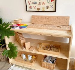 Montessori Regal für Kleinkinder