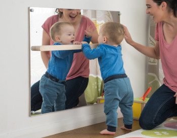 Montessori Spiegel mit Stange - Leeatoys